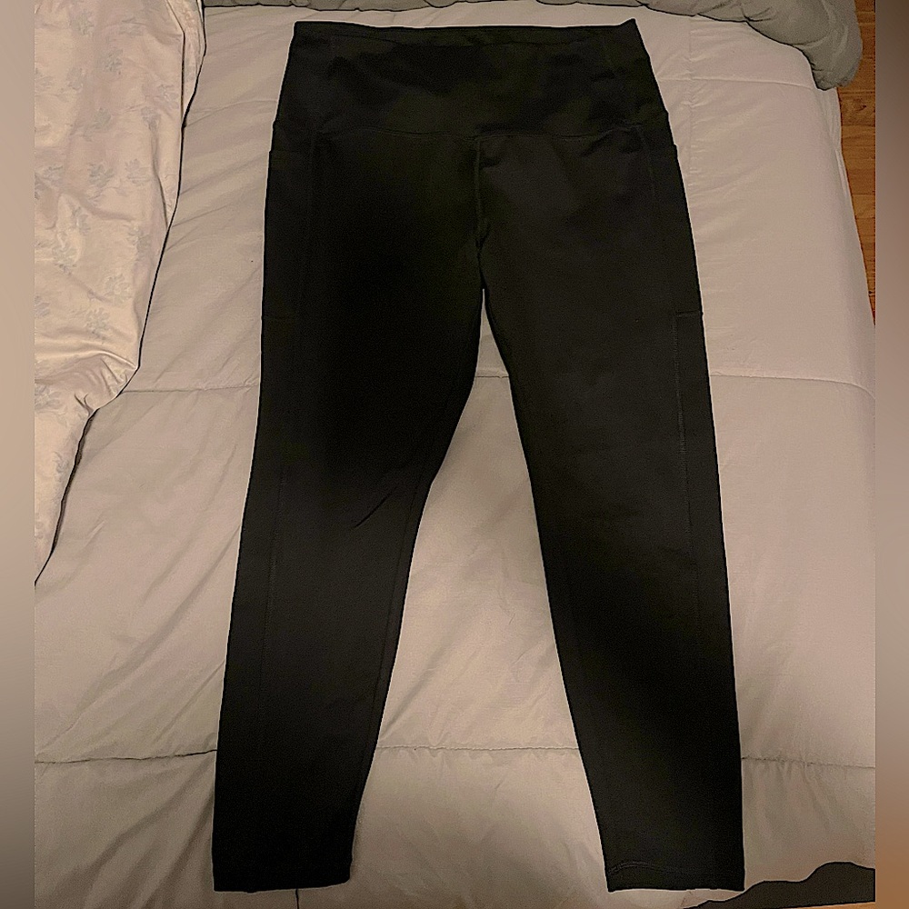 Black high waisted leggings with side pockets
